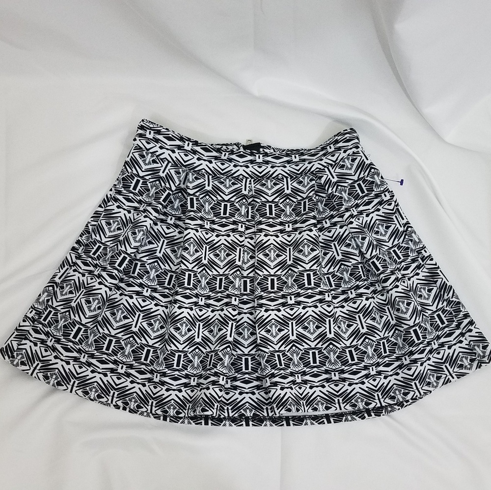 Aero Black and White Skater Skirt S